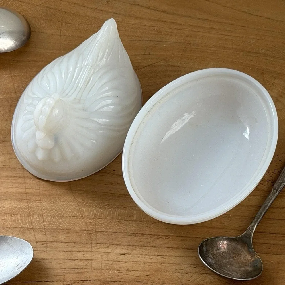 Indiana Milk Glass‎ Hen on Nest Beaded Edge Covered Dish White Vintage
